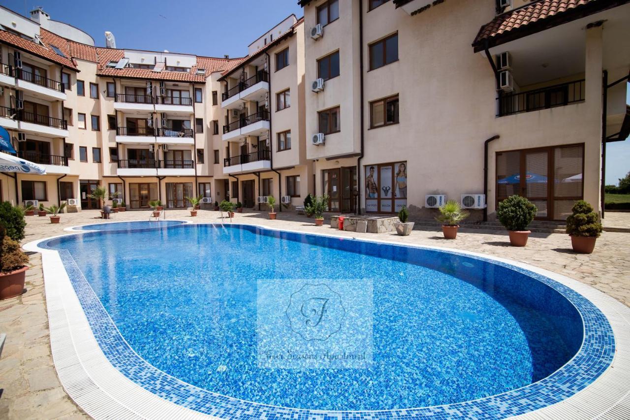 Four Seasons Apartment - Oasis Beach Resort Bliznatsi Eksteriør billede